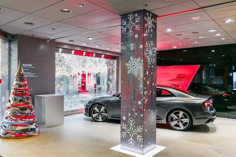 Новогоднее оформление шоурума AUDI